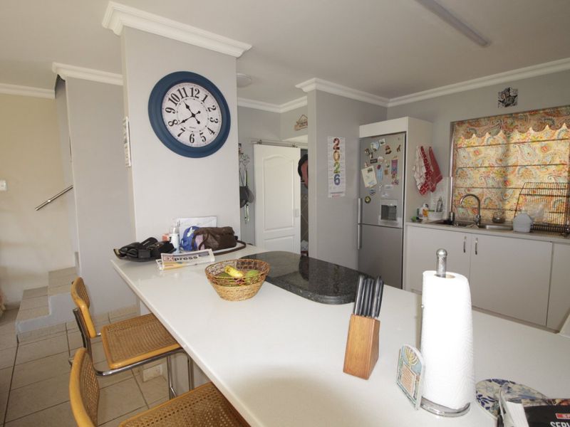 Pet friendly Sunlit 3 Bed Townhouse in Paradise Beach - Photo 6