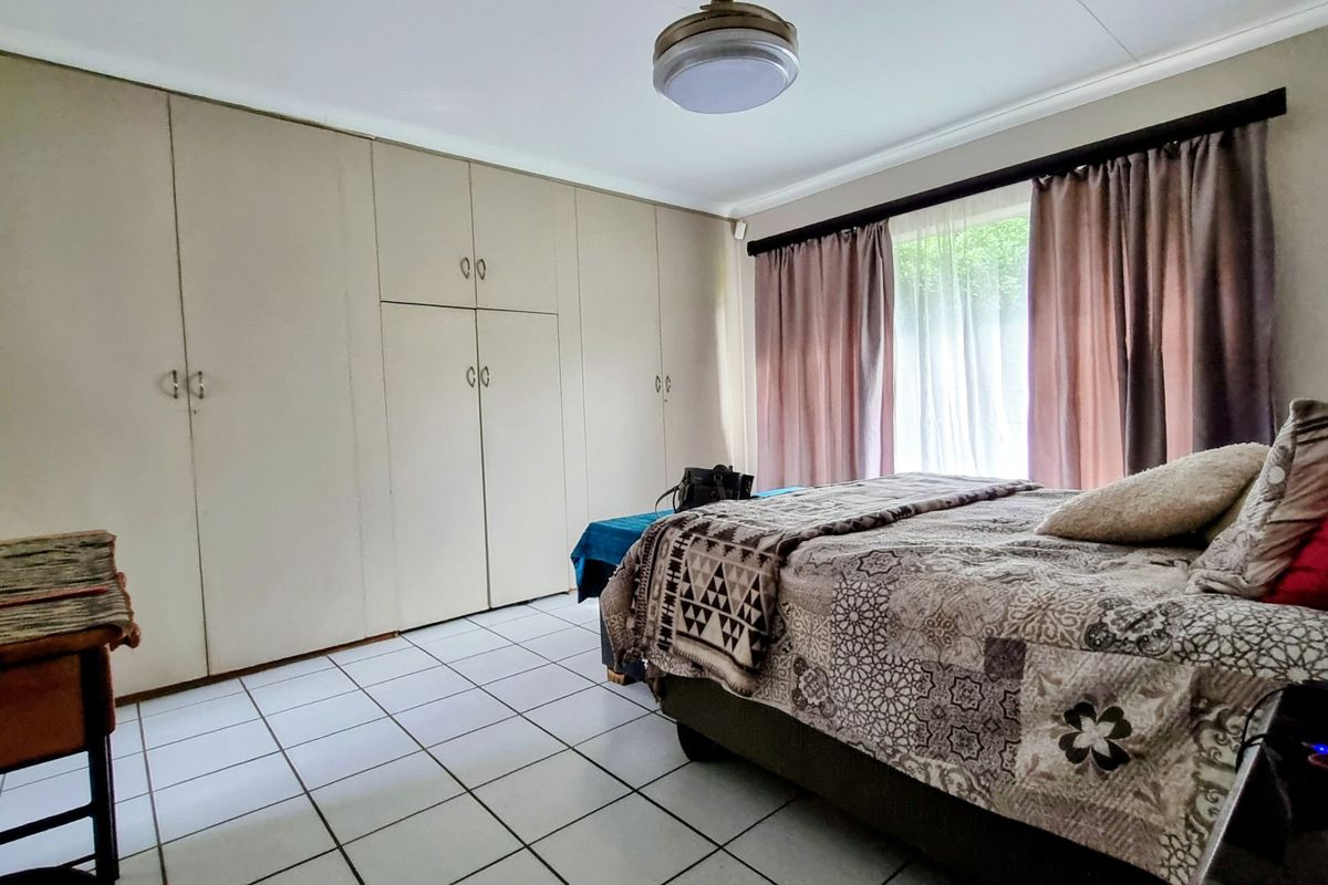 Secure Family Home with Pool in Convenient Location - Photo 5