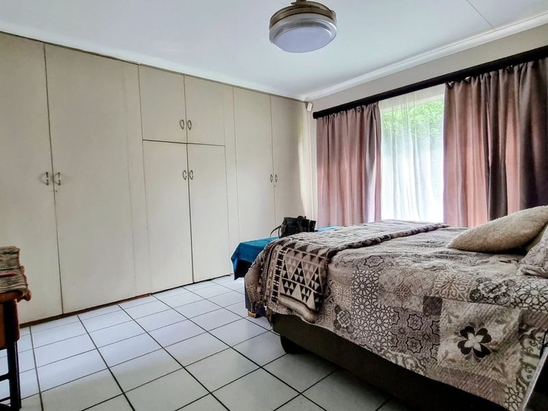 Secure Family Home with Pool in Convenient Location - Photo 5