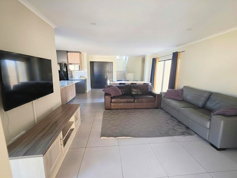 Spacious five-bedroom family home to rent in Sandown  - Room to live, room to grow (Sole Mandate) - Photo 7