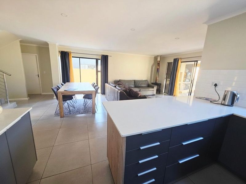 Spacious five-bedroom family home to rent in Sandown  - Room to live, room to grow (Sole Mandate) - Photo 6