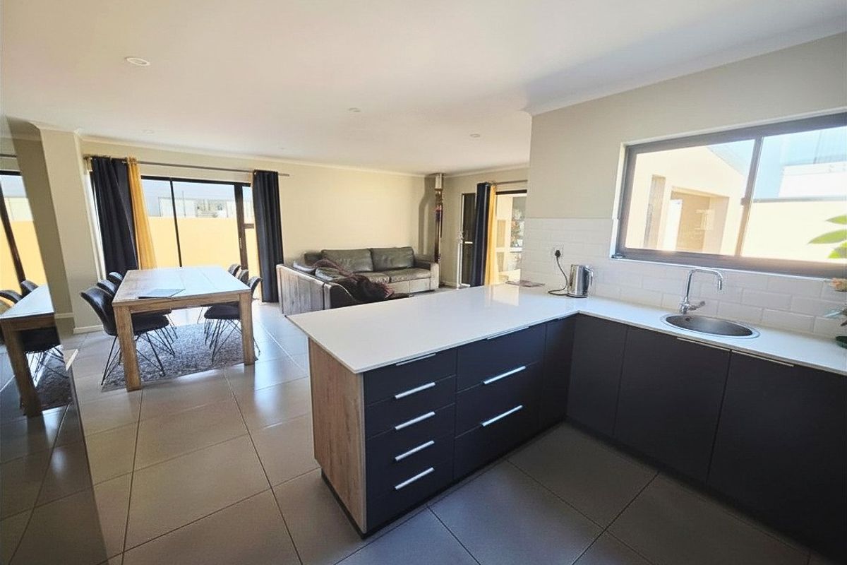 Spacious five-bedroom family home to rent in Sandown  - Room to live, room to grow (Sole Mandate) - Photo 2