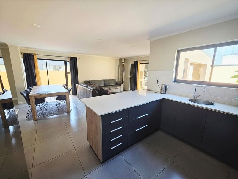 Spacious five-bedroom family home to rent in Sandown  - Room to live, room to grow (Sole Mandate) - Photo 2