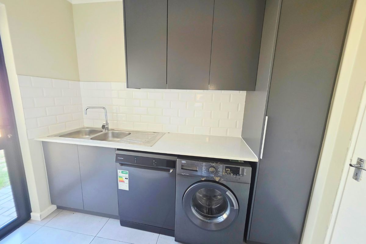 Spacious five-bedroom family home to rent in Sandown  - Room to live, room to grow (Sole Mandate) - Photo 4