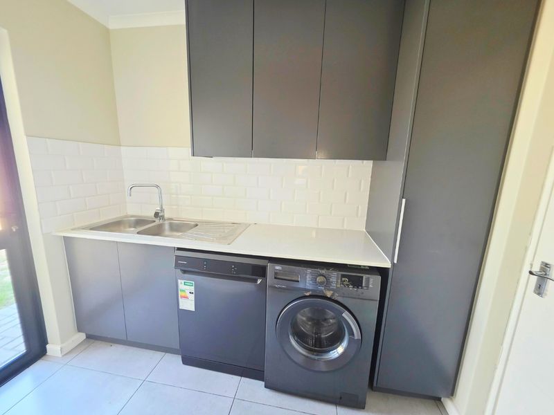 Spacious five-bedroom family home to rent in Sandown  - Room to live, room to grow (Sole Mandate) - Photo 4