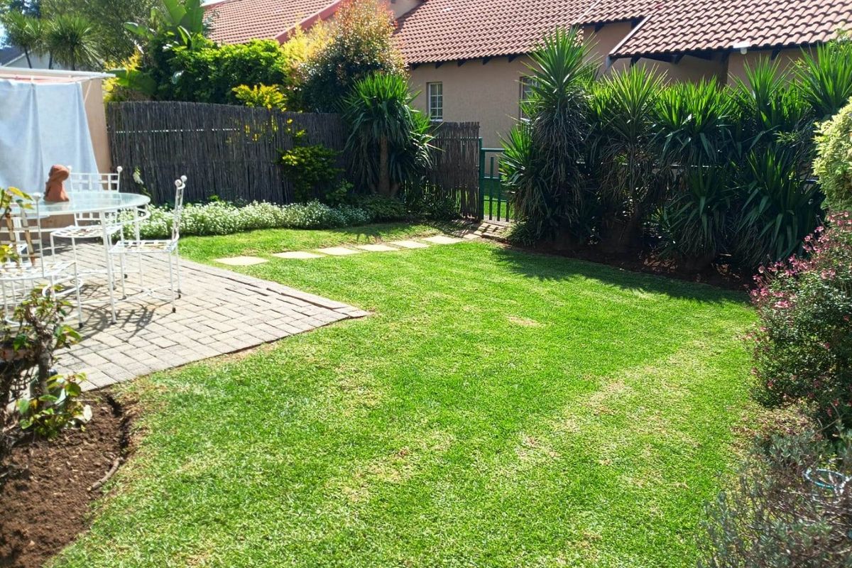 Charming 2 Bedroom Townhouse in Illiondale - Photo 3