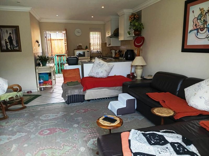 Charming 2 Bedroom Townhouse in Illiondale - Photo 6