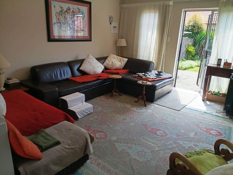 Charming 2 Bedroom Townhouse in Illiondale - Photo 4