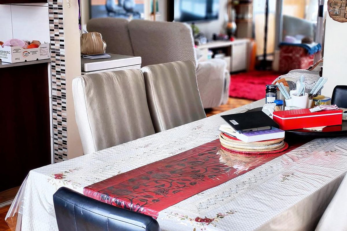 Elegant Beachfront Living: Frontline 2-Bed Shareblock Apartment on the Golden Mile - Photo 3