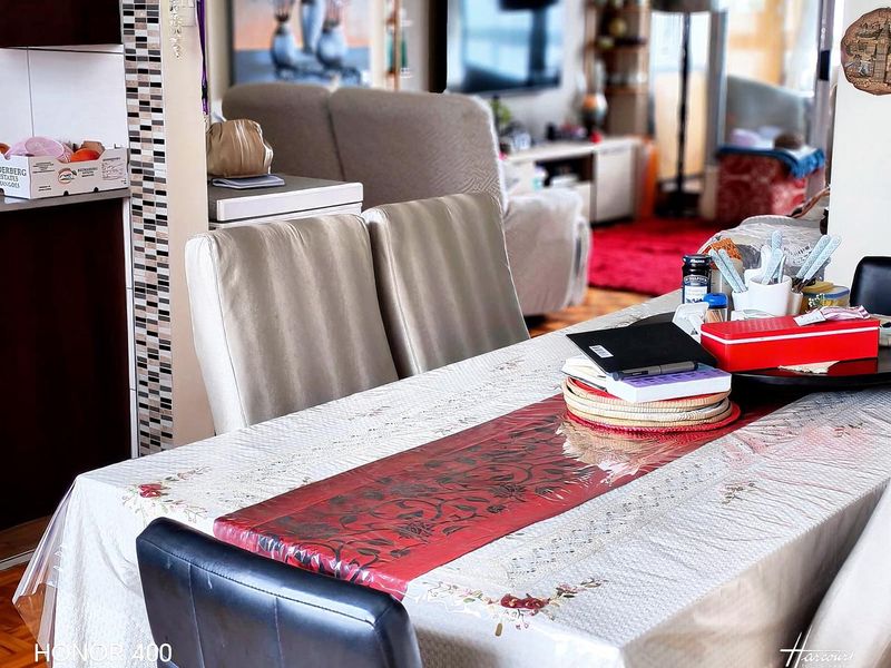 Elegant Beachfront Living: Frontline 2-Bed Shareblock Apartment on the Golden Mile - Photo 3