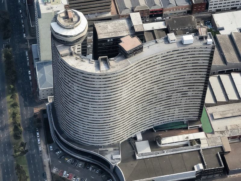 Urban Living at John Ross House: Centrally Located Bachelor Apartment for Professionals - Photo 10