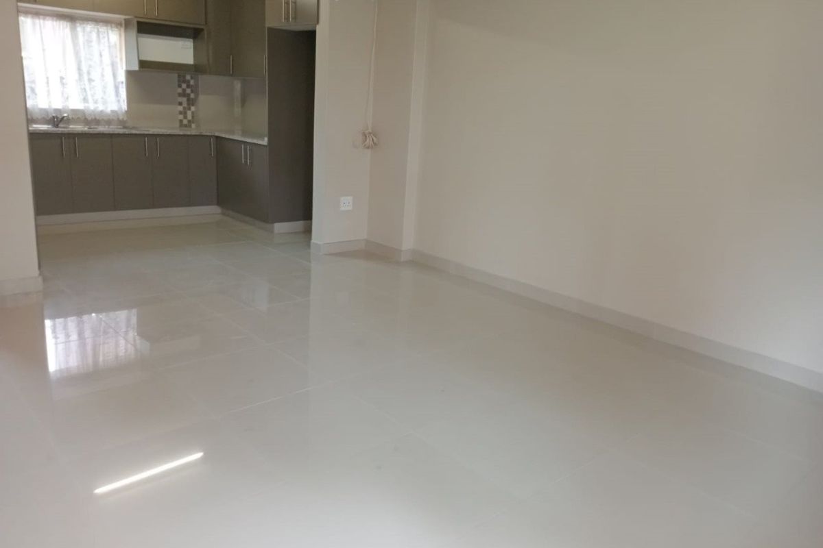 Spacious 3-Bedroom Apartment in the Heart of Windermere - Photo 2