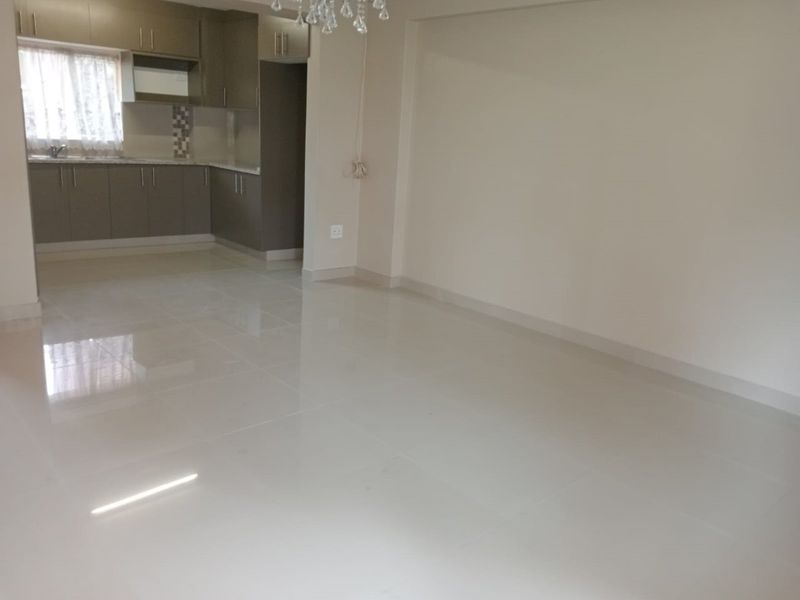 Spacious 3-Bedroom Apartment in the Heart of Windermere - Photo 2