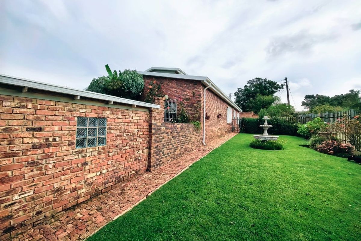 Neat and Comfortable Starter Home - Photo 3