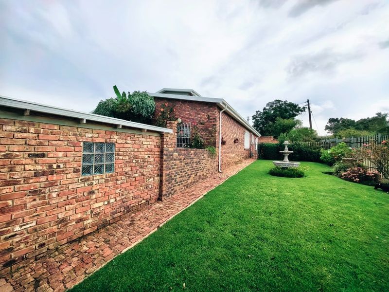 Neat and Comfortable Starter Home - Photo 3