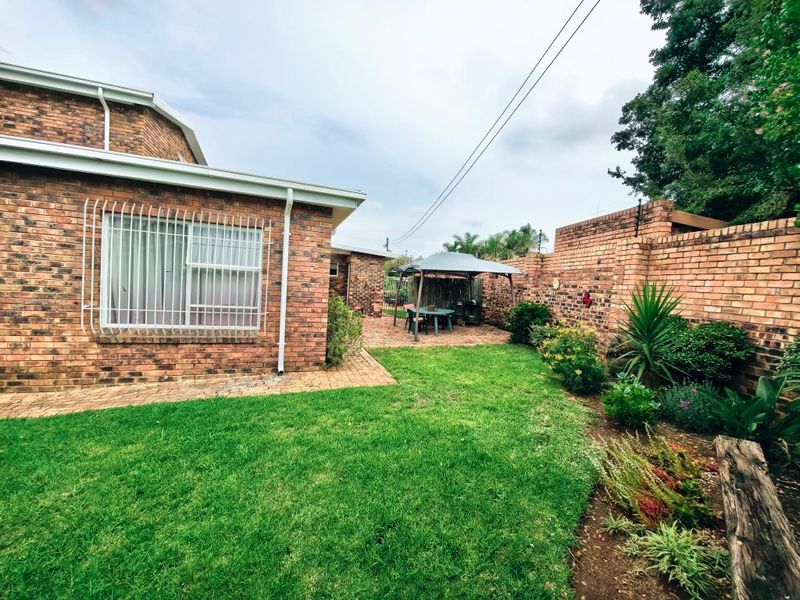 Neat and Comfortable Starter Home - Photo 2