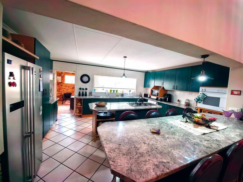 Neat and Comfortable Starter Home - Photo 6