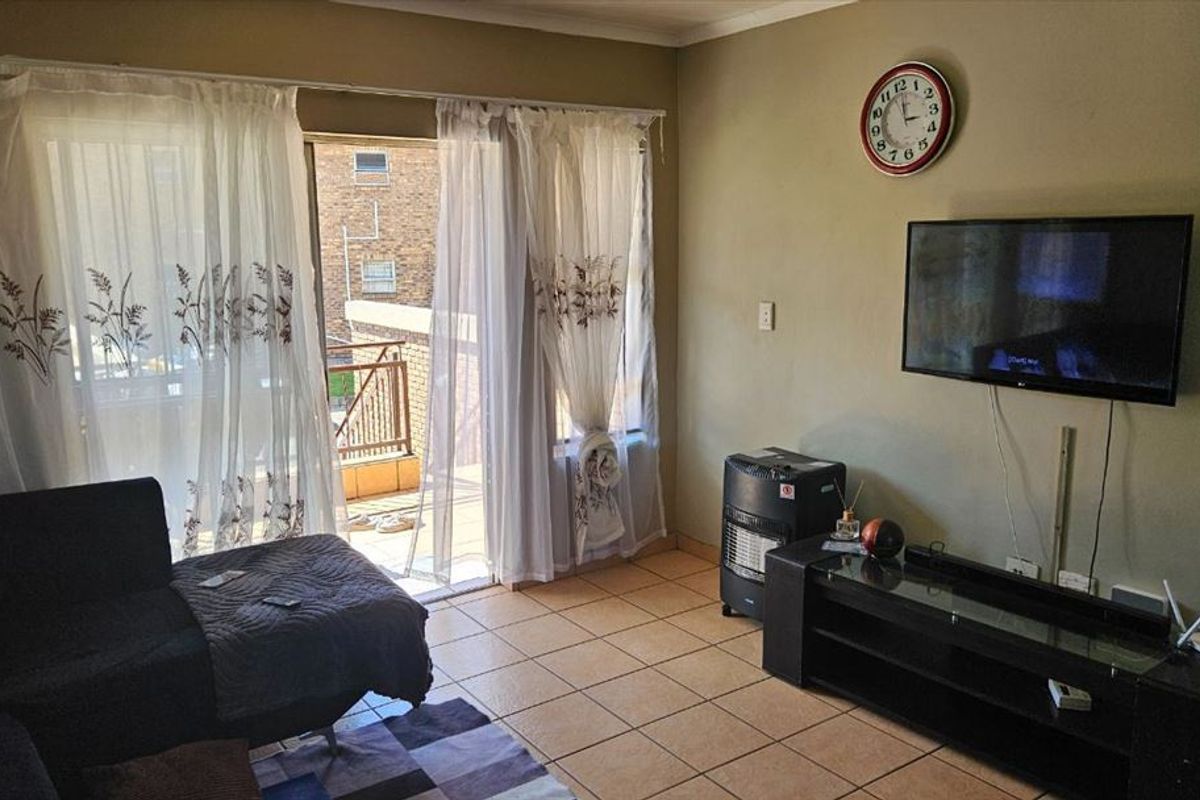 Neat and Comfortable Starter Home - Photo 2
