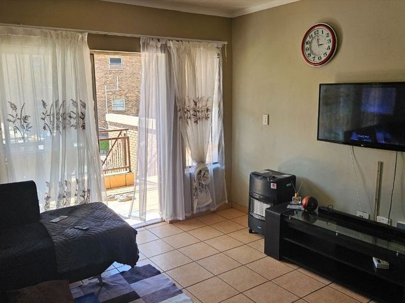 Neat and Comfortable Starter Home - Photo 2