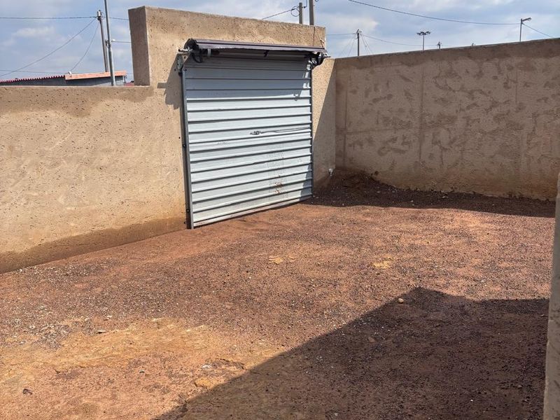 PROPERTY FOR SALE IN LAKESIDE - Photo 2