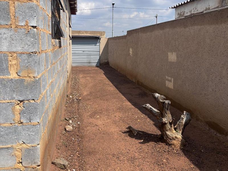 PROPERTY FOR SALE IN LAKESIDE - Photo 10