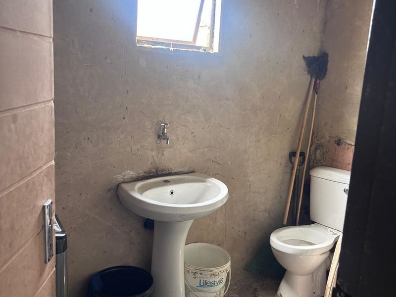 PROPERTY FOR SALE IN LAKESIDE - Photo 9