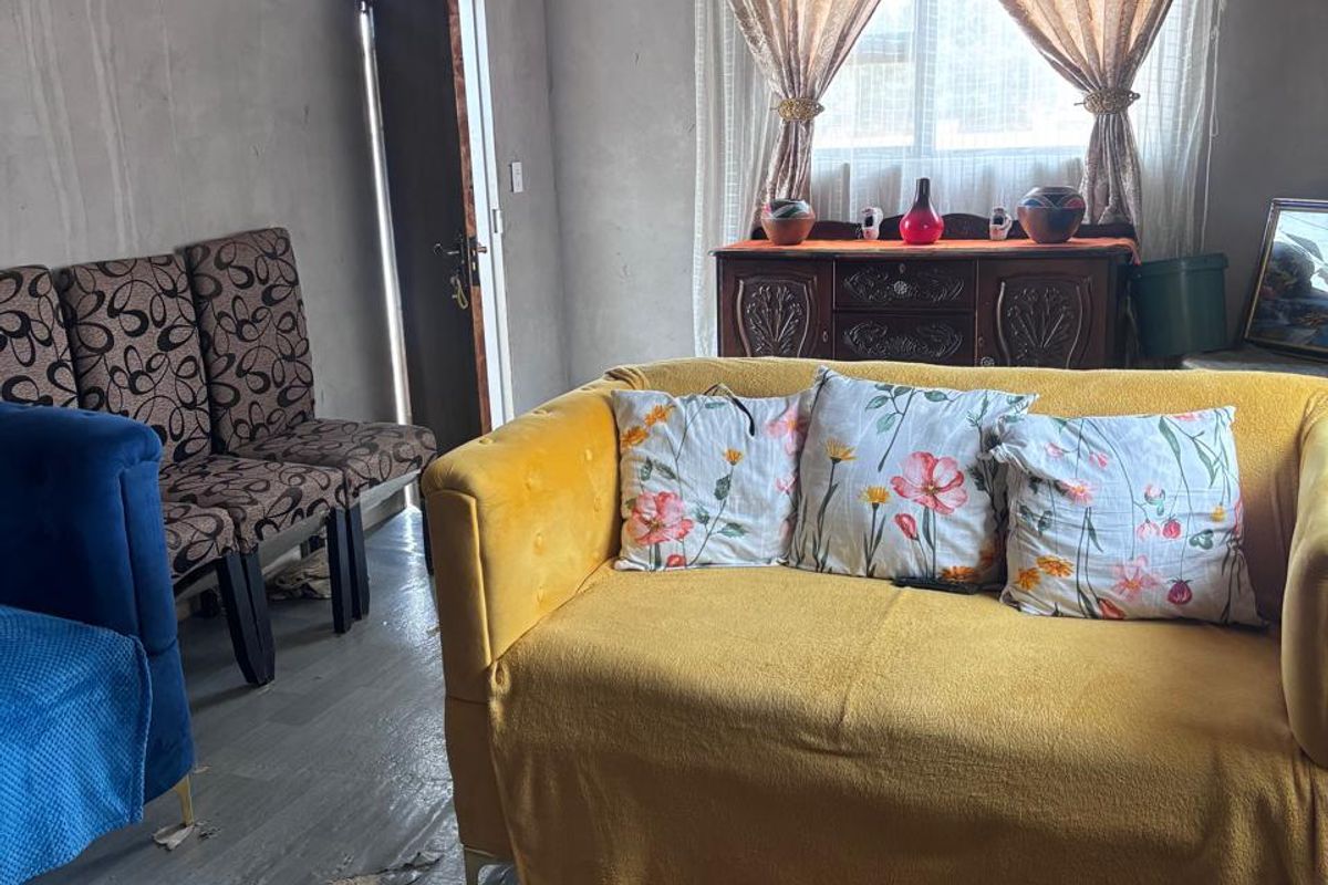 PROPERTY FOR SALE IN LAKESIDE - Photo 5