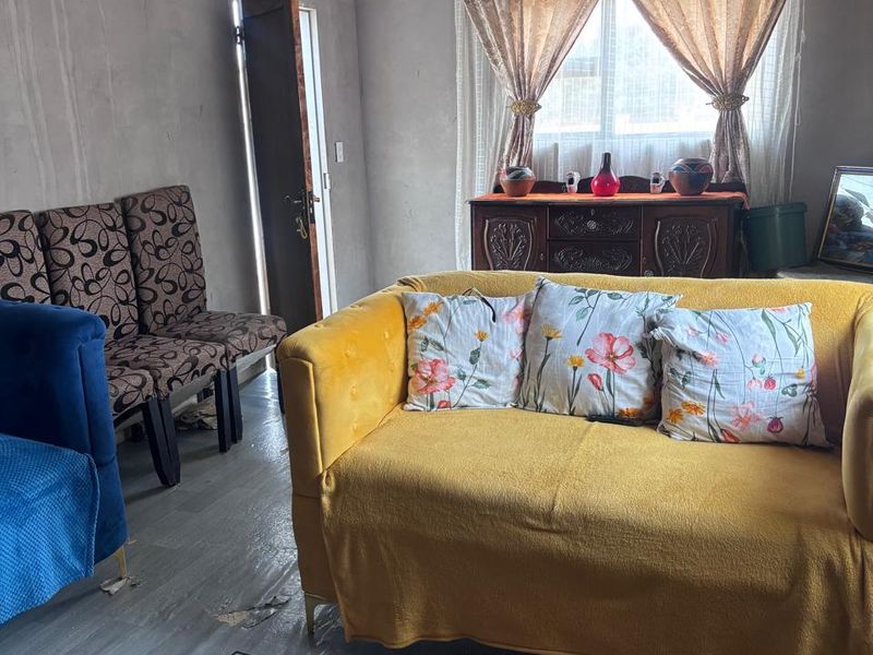 PROPERTY FOR SALE IN LAKESIDE - Photo 5