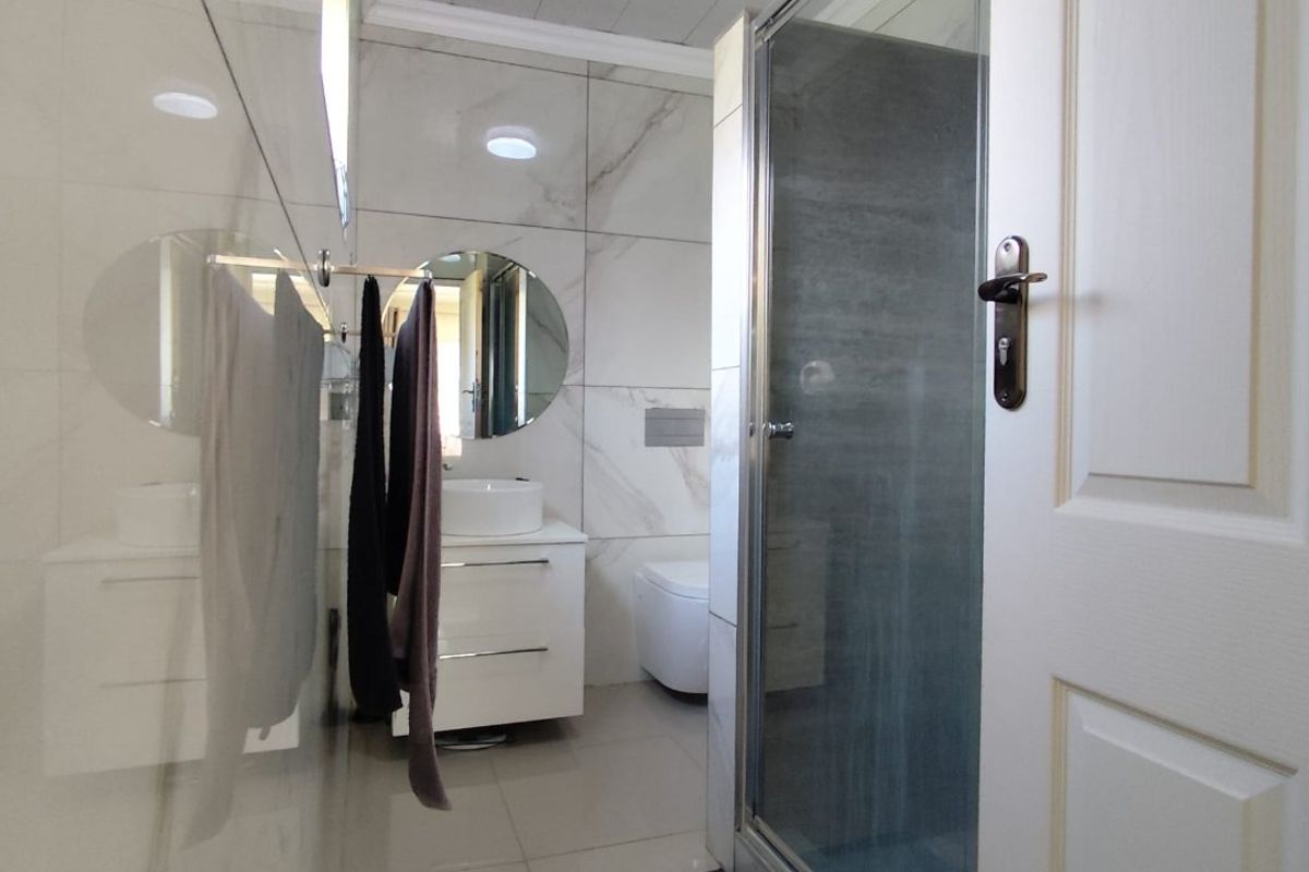 Ultra-Modern Elegance Meets Spacious Family Living! - Photo 4