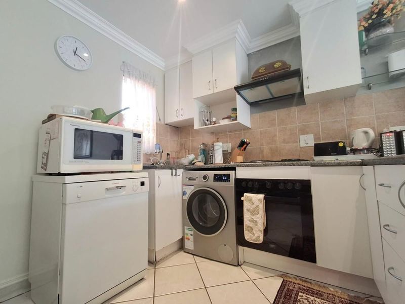 Create a property description with heading usineg the following - Photo 4