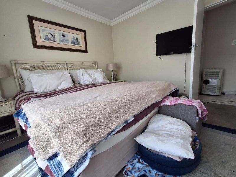 Create a property description with heading usineg the following - Photo 8