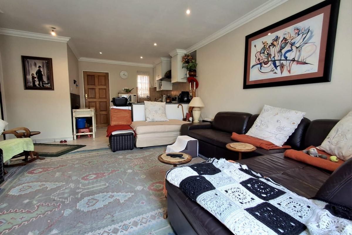 Create a property description with heading usineg the following - Photo 5