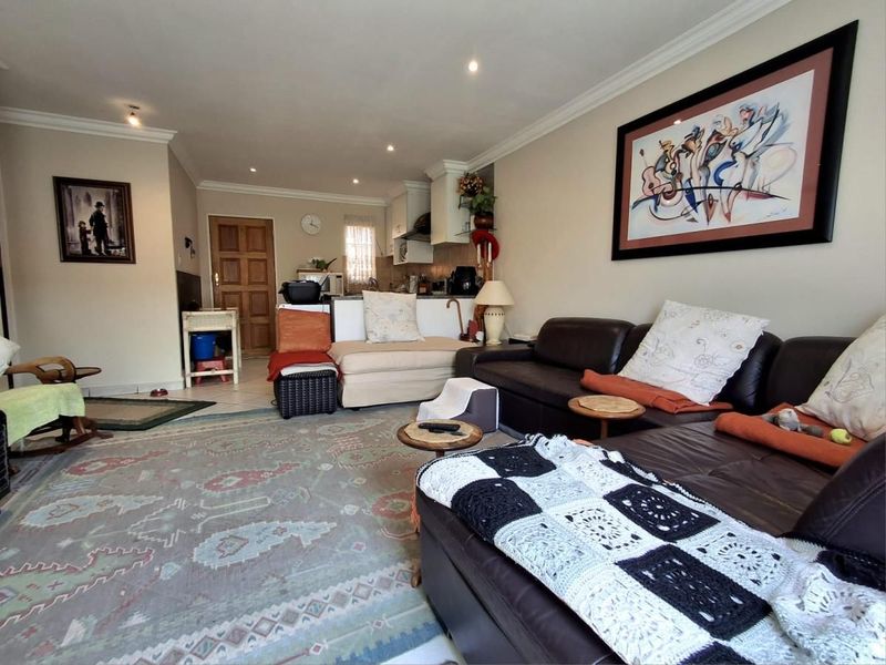 Create a property description with heading usineg the following - Photo 5