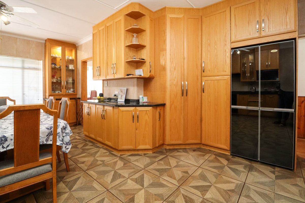 MOVE-IN-READY HOME FOR A BIG FAMILY - Photo 4