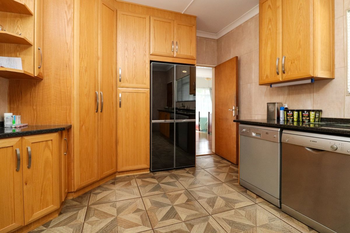 MOVE-IN-READY HOME FOR A BIG FAMILY - Photo 5