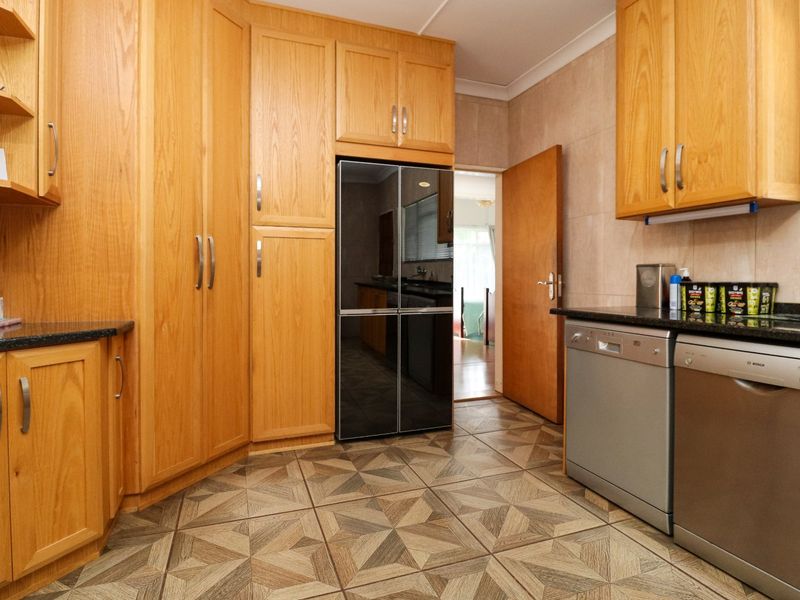 MOVE-IN-READY HOME FOR A BIG FAMILY - Photo 5