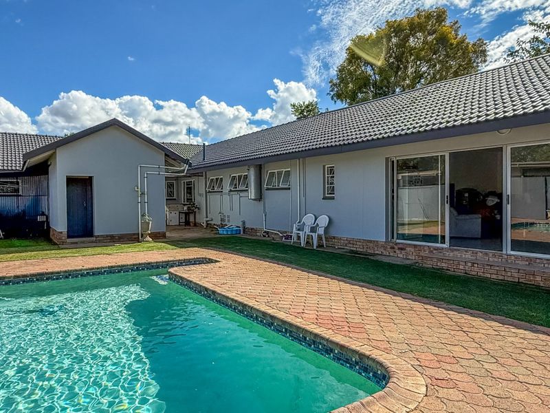 MOVE-IN-READY HOME FOR A BIG FAMILY - Photo 9