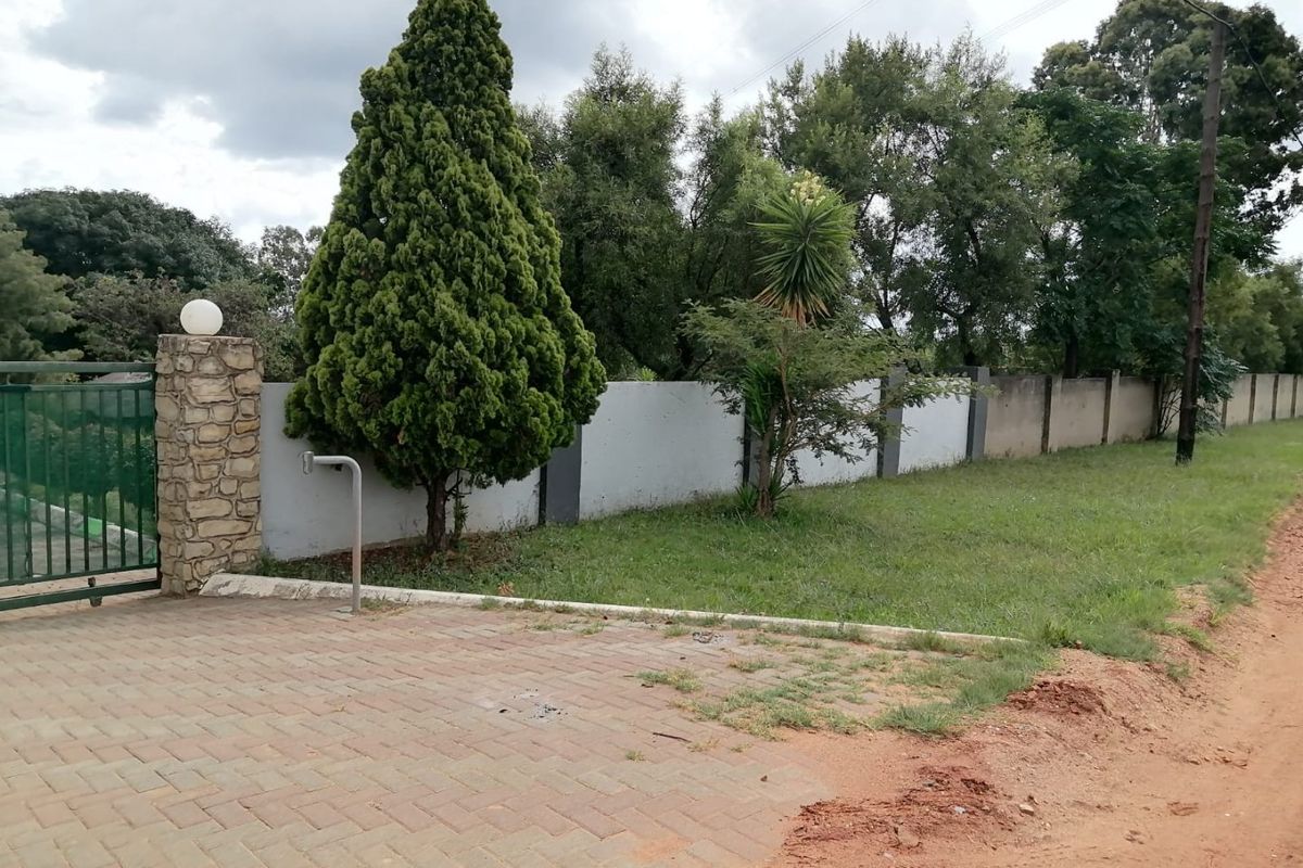 Gust-house apartment property available for rental with open parking - Photo 3