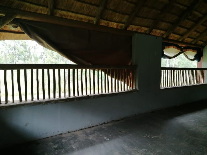 Event venue for rental with open parking and flexible open-plan spaces - Photo 7