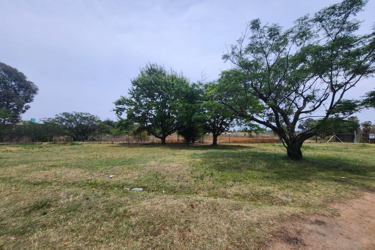 4.4 HECTARES FARM PROPERTY FOR SALE, - Photo 2