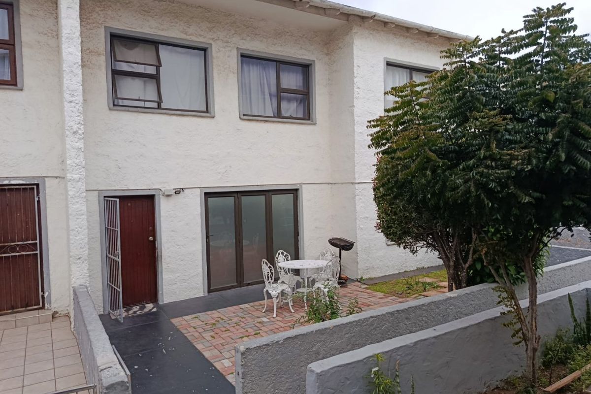 3 Bedroom Duplex For Sale In Sydenham - Photo 3