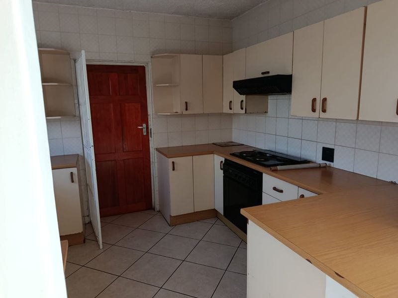 3 Bedroom Duplex For Sale In Sydenham - Photo 10