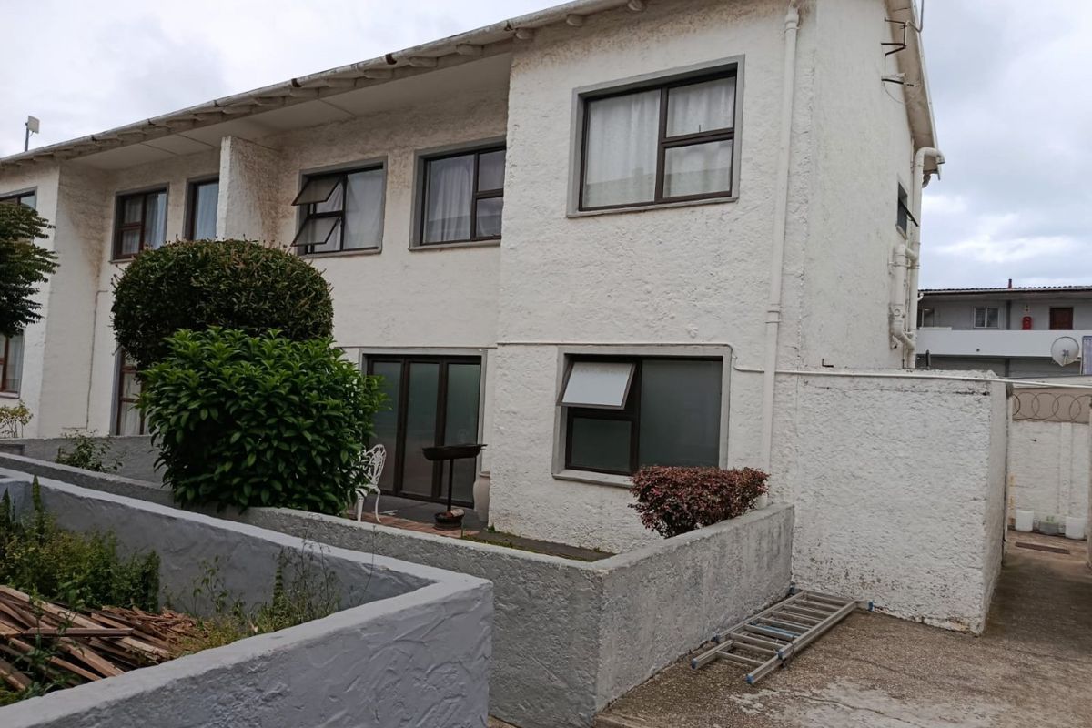 3 Bedroom Duplex For Sale In Sydenham - Photo 2