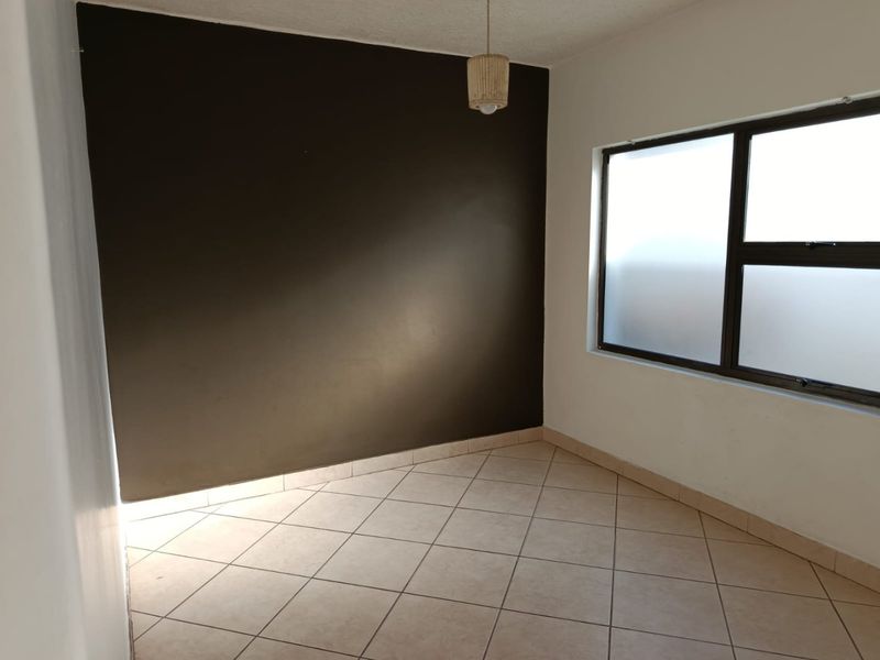 3 Bedroom Duplex For Sale In Sydenham - Photo 8