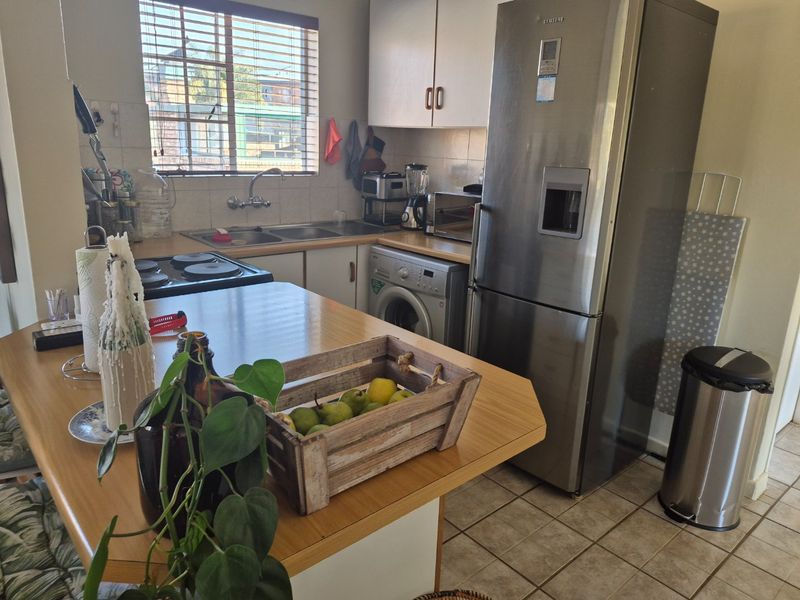 Beautiful and well-maintained unit in a sought after complex in Die Hoewes - Photo 10