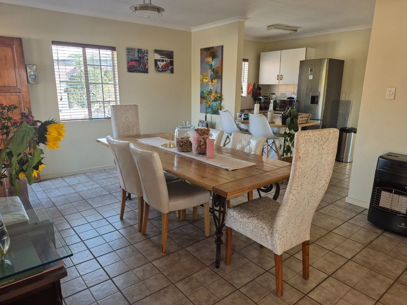 Beautiful and well-maintained unit in a sought after complex in Die Hoewes - Photo 9