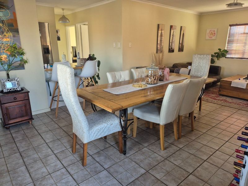 Beautiful and well-maintained unit in a sought after complex in Die Hoewes - Photo 7