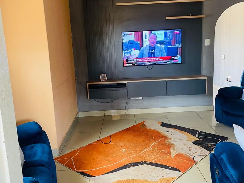 3 Bed House in Lakeside for Sale - Photo 5