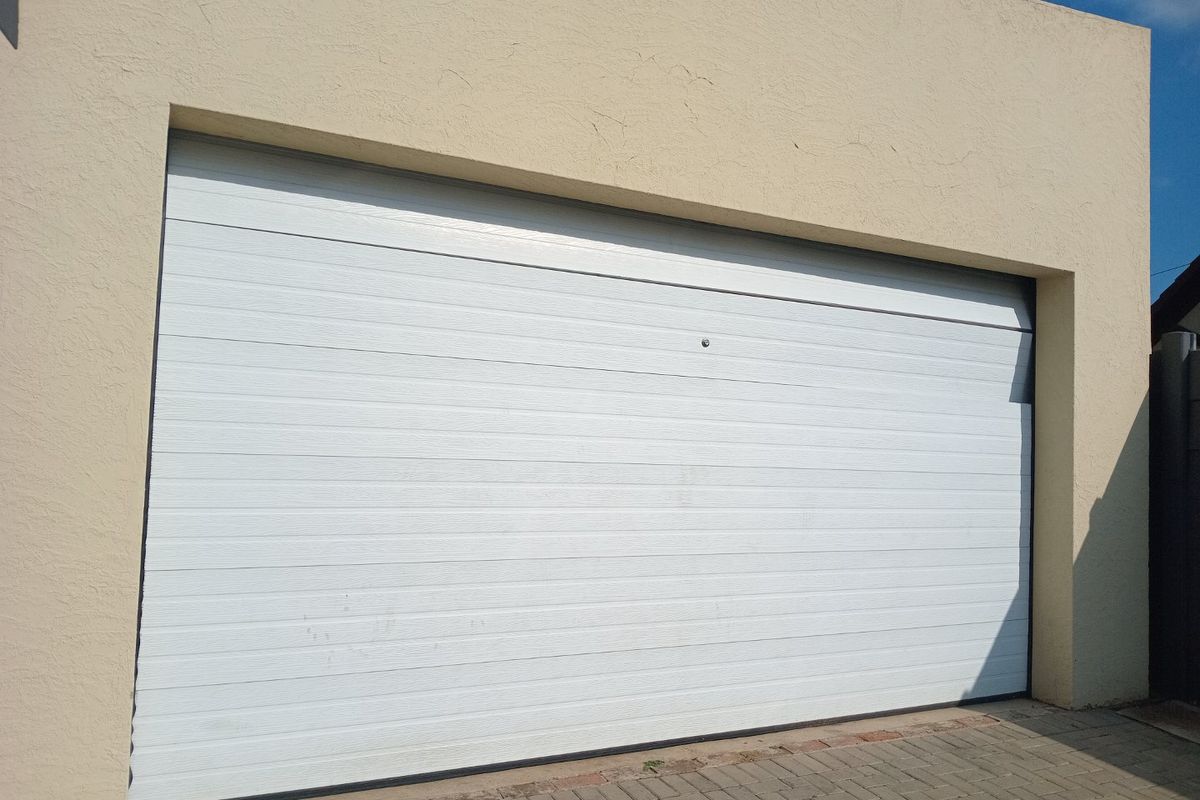 3 bedroom Corner House - Photo 3