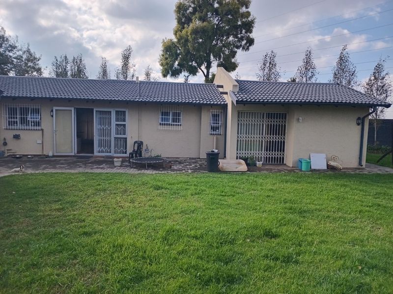 3 bedroom Corner House - Photo 2